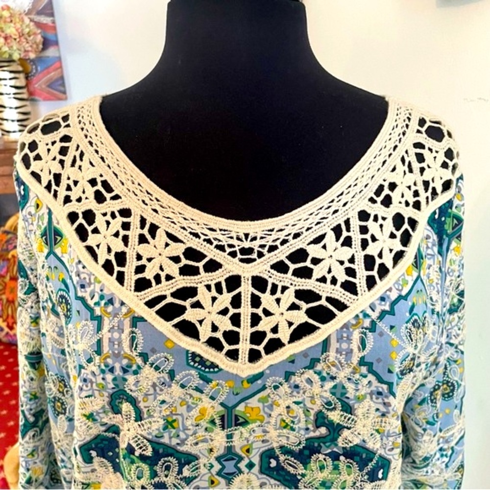 Solitaire Embroidered Bohemian Tunic! 3/4 Sleeve! Lace trim! Like new! Medium - Picture 6 of 13